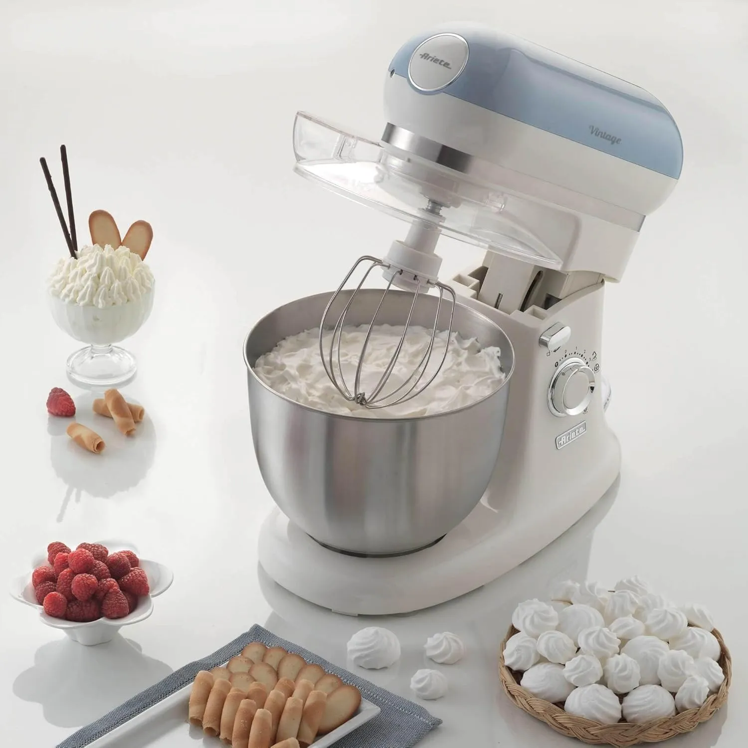 ARIETE - 00C158805AR0 VINTAGE MIXER 1588 KM ARIETE STAND MIXER CREAM/LIGHT BLUE
